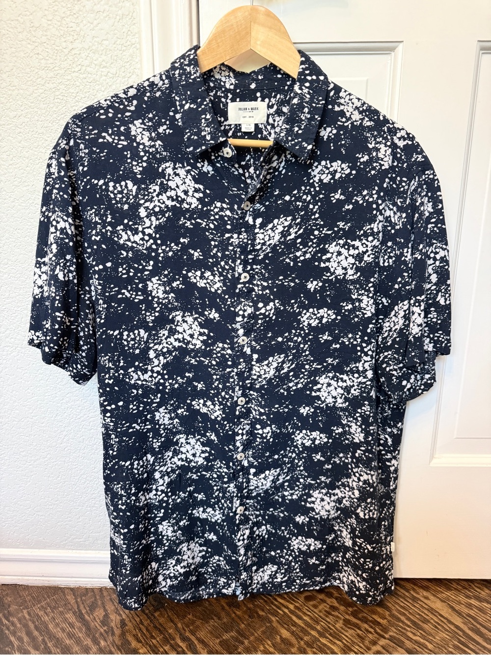 Julian & mark Short-Sleeve Navy & White Splatter Print Button-Down Shirt - Men